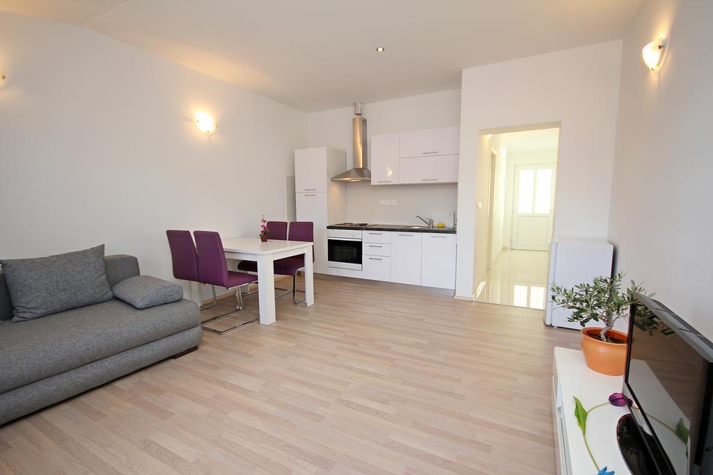 Apartments Luna Makarska Habitación foto